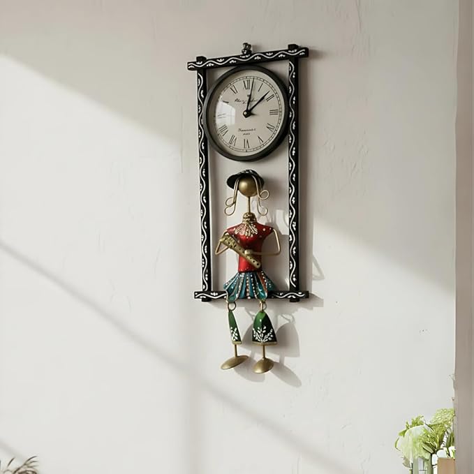 Handcrafted Iron Figurine Wall Clock Décor