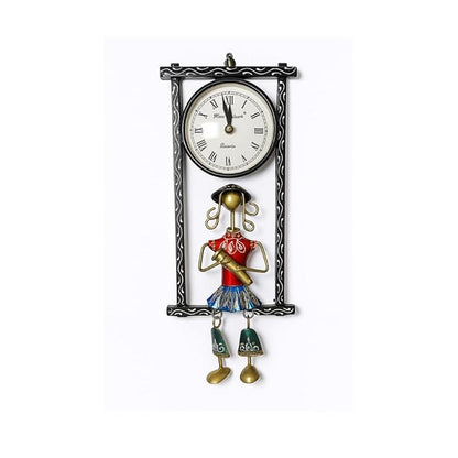 Handcrafted Iron Figurine Wall Clock Décor