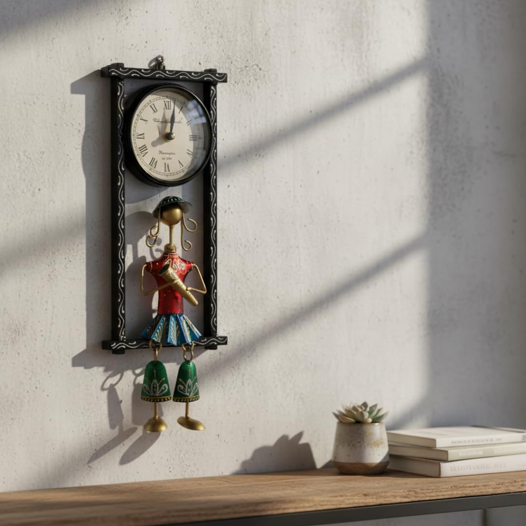 Handcrafted Iron Figurine Wall Clock Décor