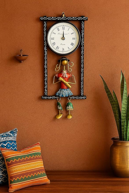 Handcrafted Iron Figurine Wall Clock Décor