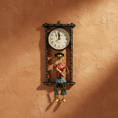 Handcrafted Iron Figurine Wall Clock Décor