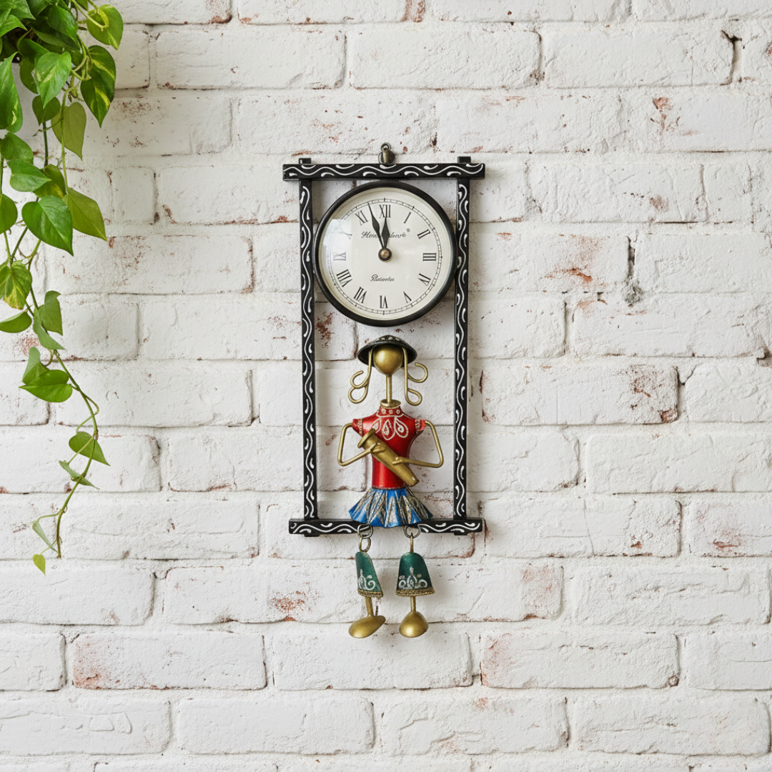 Handcrafted Iron Figurine Wall Clock Décor